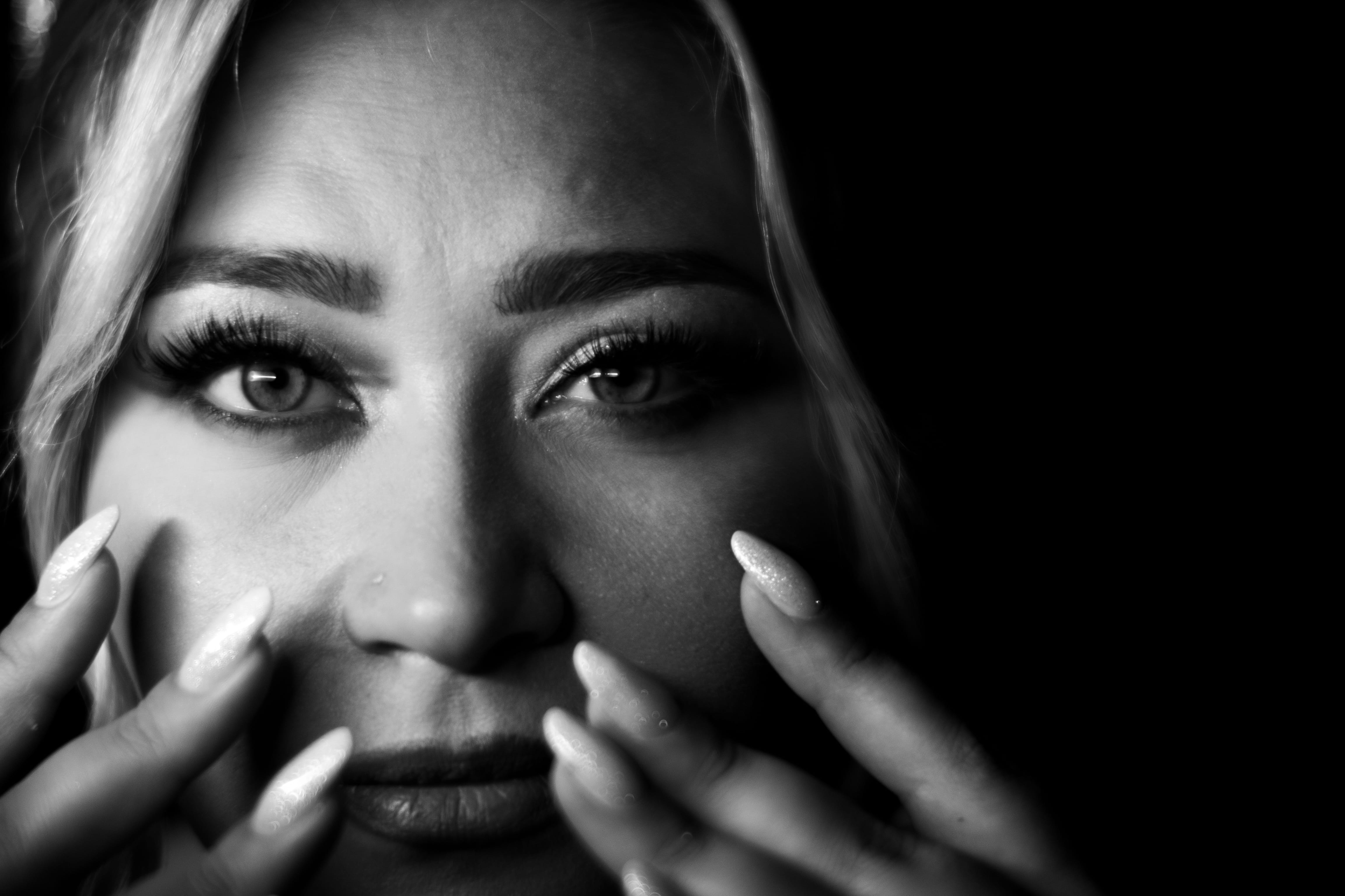 Shooting modella in location — ritratto editoriale Napoli