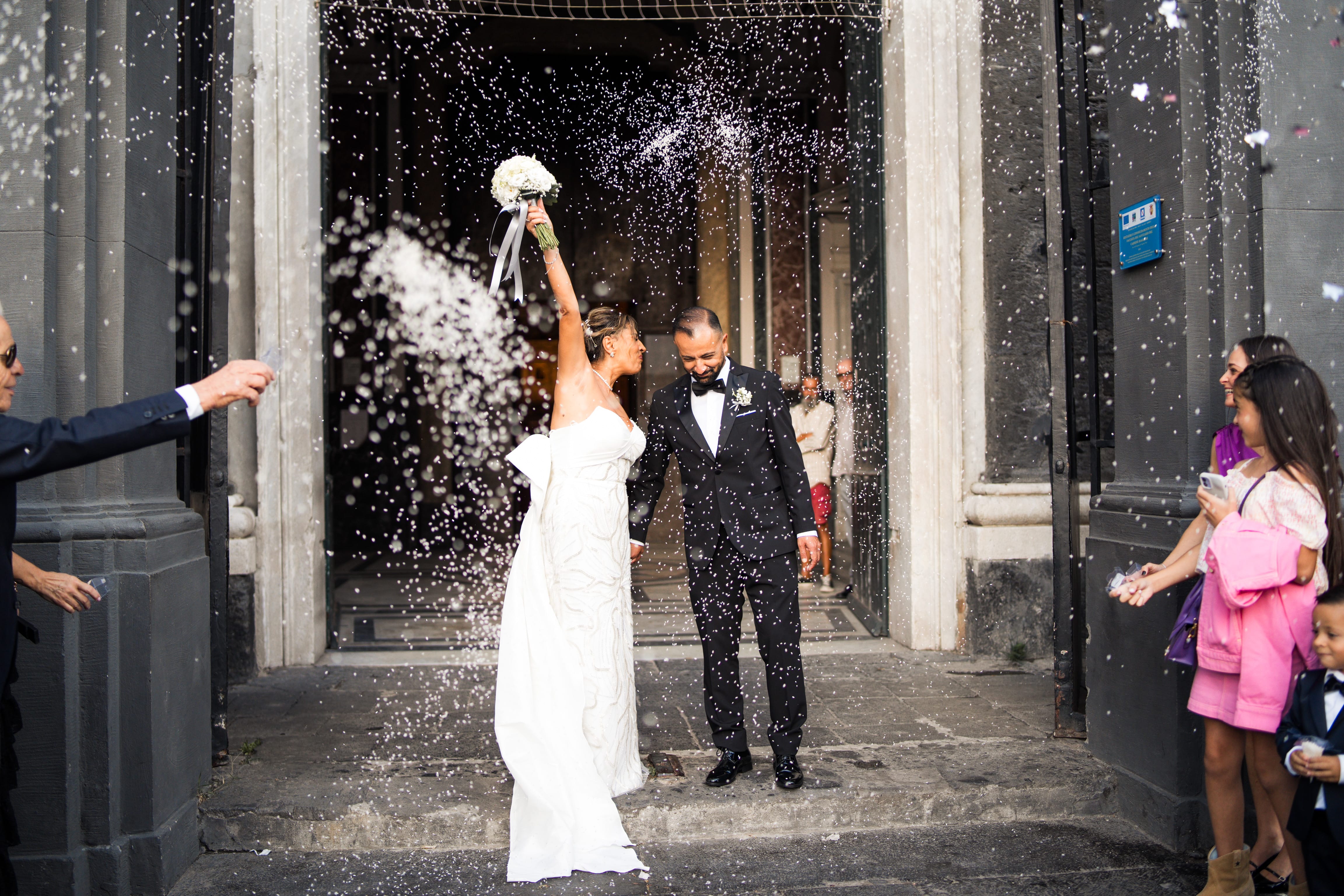 Coppia di sposi a Piazza del Plebiscito, Napoli